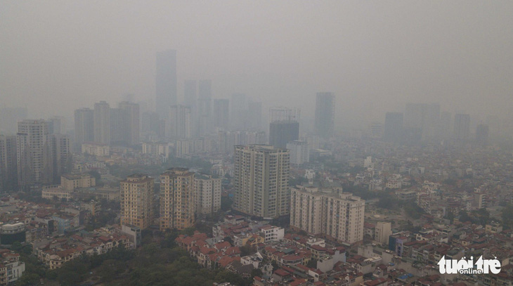 Không khí tại nhiều nơi ở Hà Nội ô nhiễm nặng - Ảnh 1.