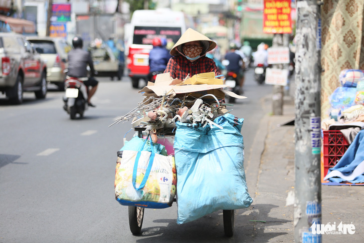 TP.HCM nóng hầm hập, nhiệt độ lên tới 36 độ C, chiều tối dễ có mưa dông - Ảnh 3.