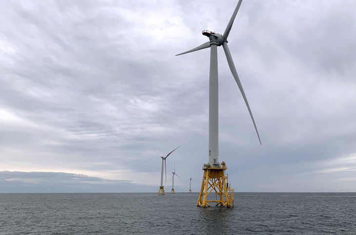 Mỹ: Các công ty bỏ thầu kỷ lục 4,37 tỈ USD thuê địa điểm sản xuất điện gió ngoài khơi - Ảnh 1.