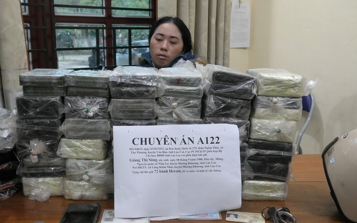 Mùng 3 Tết, bắt 2 người vận chuyển 144 bánh heroin bằng xe máy