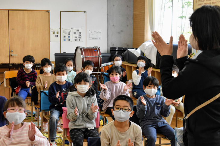 Bí quyết giúp Nhật Bản không phải đóng cửa trường học và rất ít học sinh mắc COVID-19 - Ảnh 1.