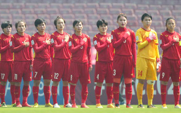Chủ tịch nước Nguyễn Xuân Phúc ngợi khen kỳ tích của đội tuyển nữ Việt Nam