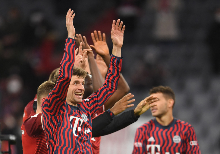 Lewandowski ghi bàn thắng thứ 35 mùa này giúp Bayern Munich giành 3 điểm - Ảnh 3.