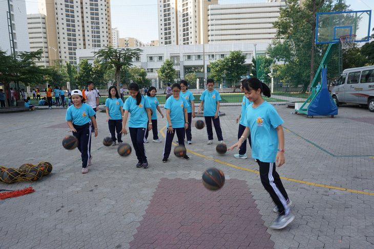 TP.HCM: Hiệu trưởng các trường quyết định phương án dạy học, mở lớp bán trú - Ảnh 1.