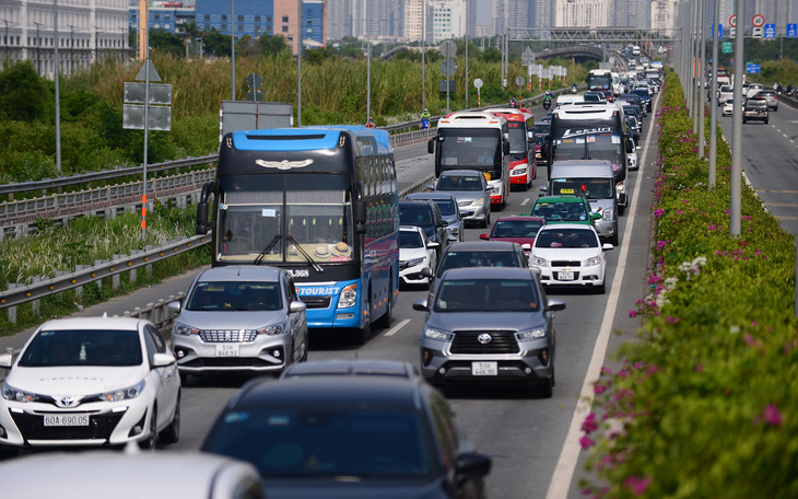 Gỡ nút thắt xây đường cao tốc, sân bay