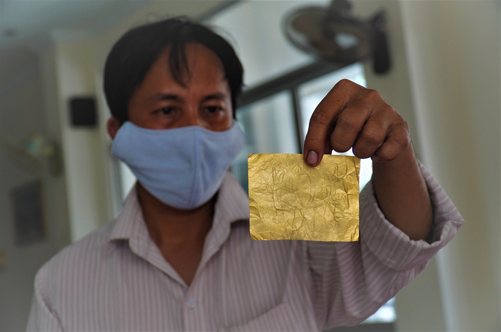 Ngắm 18 lá vàng mỏng như tờ giấy khắc hình voi từ 1.500 năm trước - Ảnh 1.