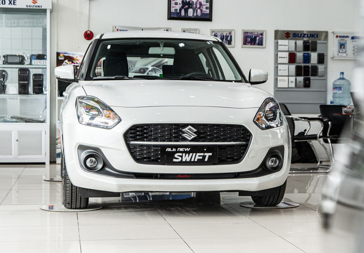 Suzuki Swift dọn kho, giảm giá mạnh còn 505 triệu đồng - Ảnh 2.