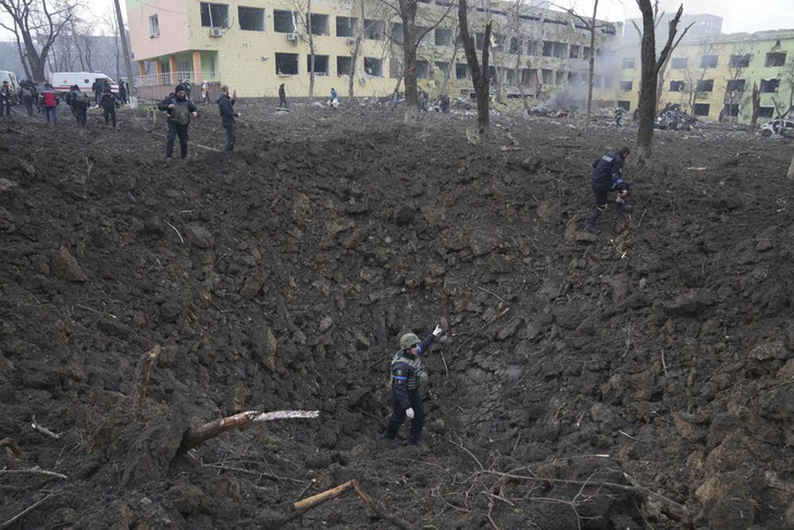Vụ ném bom bệnh viện sản nhi ở Mariupol: Ukraine và Nga nói gì? - Ảnh 4.