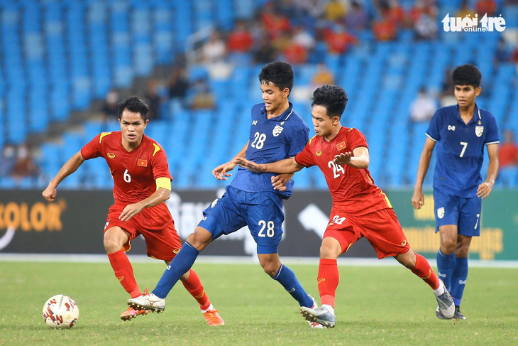 HLV Park Hang Seo triệu tập 32 cầu thủ chuẩn bị SEA Games 31 - Ảnh 1.