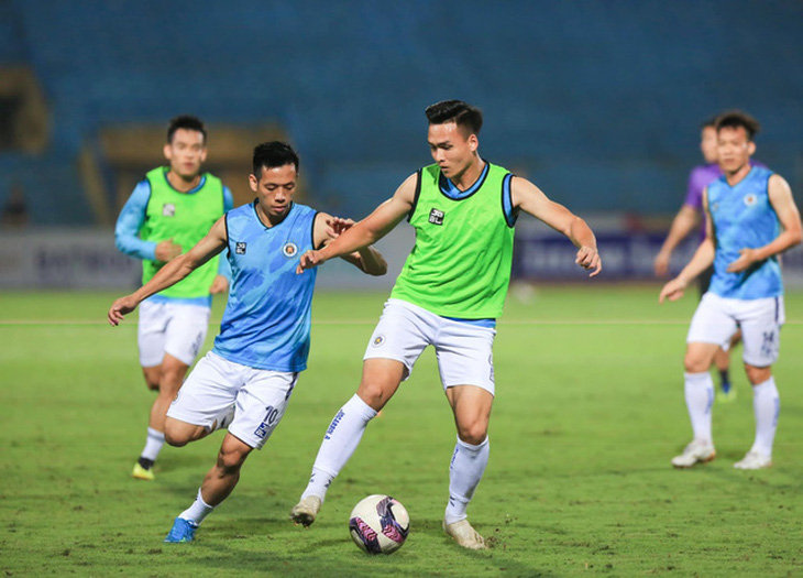 Sân Hàng Đẫy sẽ đón 5.000 khán giả trong trận Hà Nội đối đầu TP.HCM - Ảnh 1.