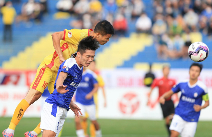 Vòng 4 V-League 2022: Hậu vệ Đà Nẵng ‘tặng quà” cho Thanh Hóa - Ảnh 2.