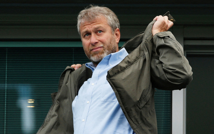 Tỉ phú Abramovich bị tước quyền giám đốc CLB Chelsea