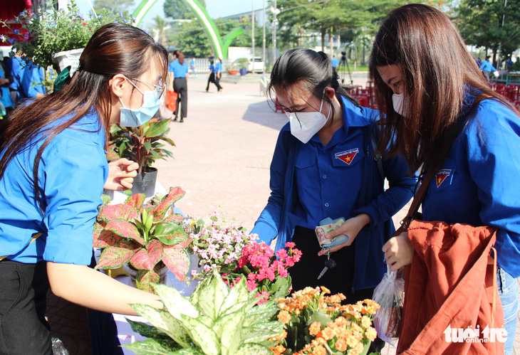 Bán sản phẩm nông nghiệp của nhà nông trẻ - Ảnh 1.