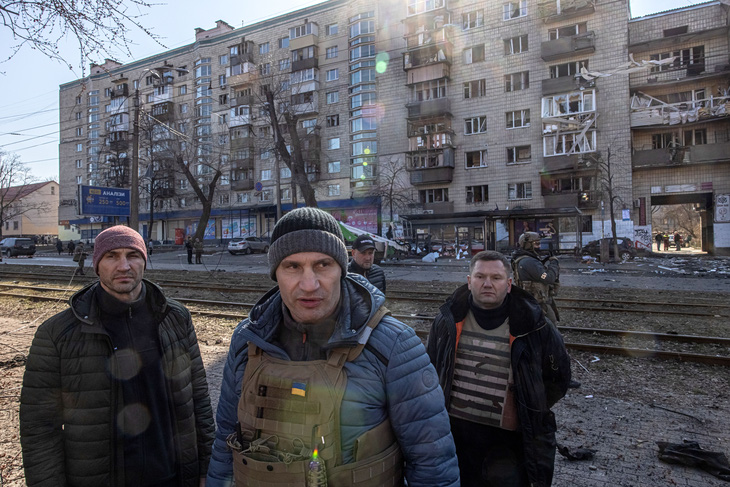 Kiev áp lệnh giới nghiêm, cảnh báo 35 tiếng khó khăn và nguy hiểm - Ảnh 1.