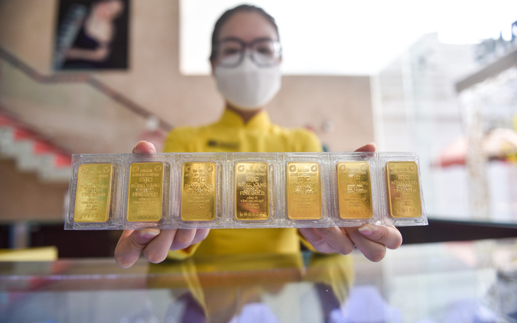 Mua bán vàng hôm nay trầm lắng, giá vàng nhẫn thấp hơn vàng miếng hơn 12 triệu đồng/lượng.