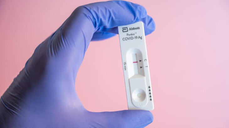 Bộ tự xét nghiệm nhanh kháng nguyên COVID-19 Panbio™ của Abbott được Bộ Y tế phê duyệt - Ảnh 2.