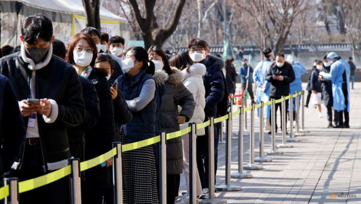 Hơn 620.000 ca mới ngày 17-3, Hàn Quốc vẫn gỡ bỏ nhiều biện pháp hạn chế - Ảnh 1.