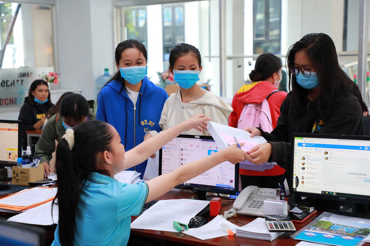 Bộ điều chỉnh kỹ thuật tuyển sinh ĐH, CĐ: Các trường nói sẽ ảnh hưởng thí sinh - Ảnh 1.