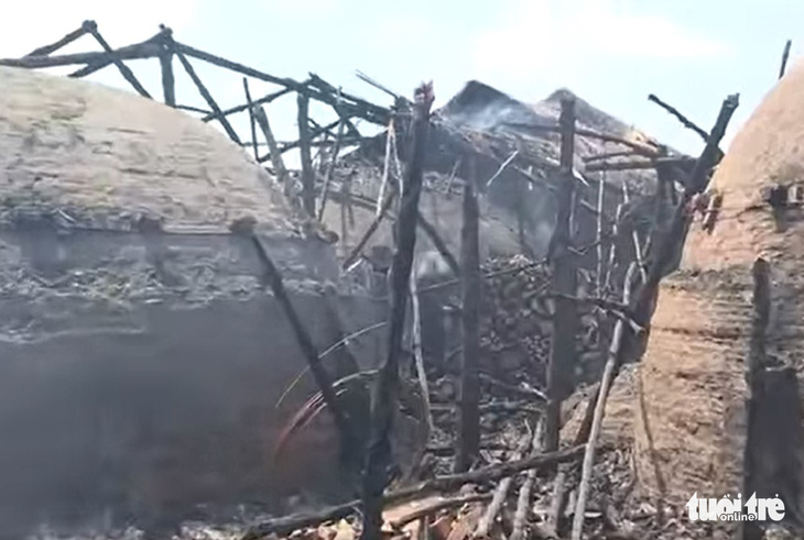 Cháy lớn tại hợp tác xã hầm than ở Cà Mau - Ảnh 1.