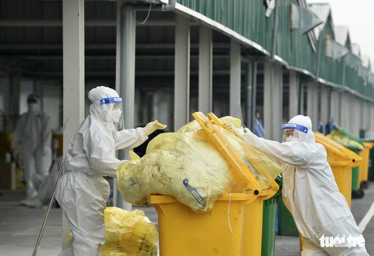 Hơn 1,2 triệu F0 điều trị tại nhà: Rác thải y tế nhiều nơi được thu gom như rác thường - Ảnh 2.