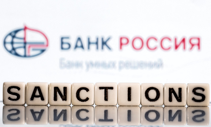 EU công bố 7 ngân hàng Nga bị loại khỏi SWIFT, không có Sberbank - Ảnh 1.