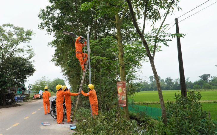 Quảng Trị khởi động "Tháng Thanh niên" bằng công trình thắp sáng đường quê