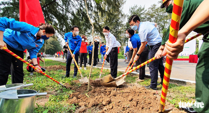 Thanh niên Hải Phòng ra quân hưởng ứng Ngày chủ nhật xanh toàn quốc lần thứ I - Ảnh 2.