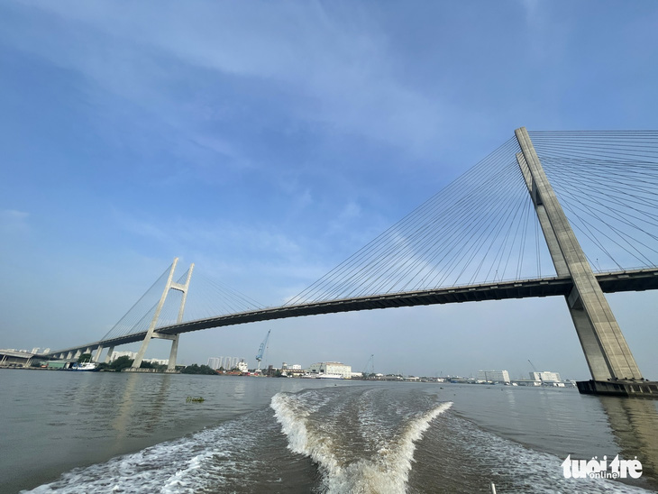 Các nhà khoa học khảo sát dọc sông Sài Gòn - Đồng Nai tìm cách phát triển du lịch đường sông - Ảnh 1.