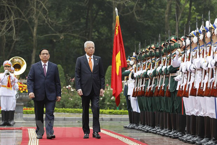 Thủ tướng Phạm Minh Chính chủ trì lễ đón Thủ tướng Malaysia - Ảnh 1.