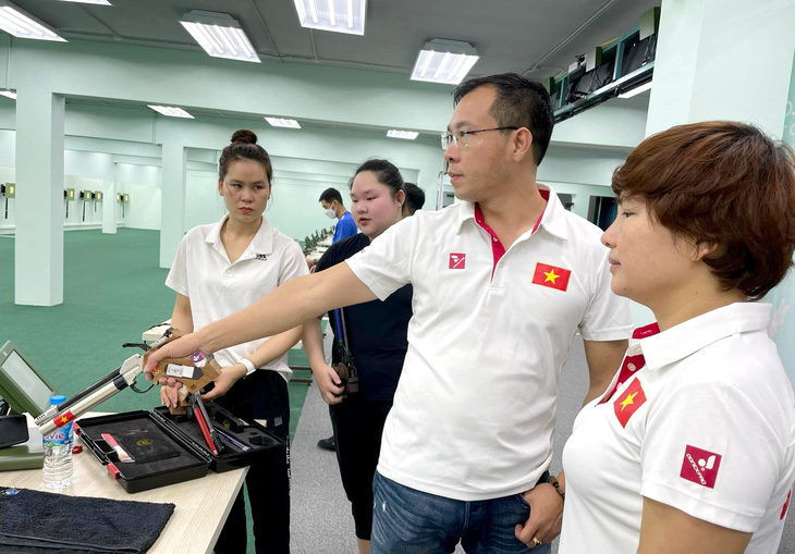 Xạ thủ Việt Nam làm quen với trường bắn mới của SEA Games 31 - Ảnh 2.