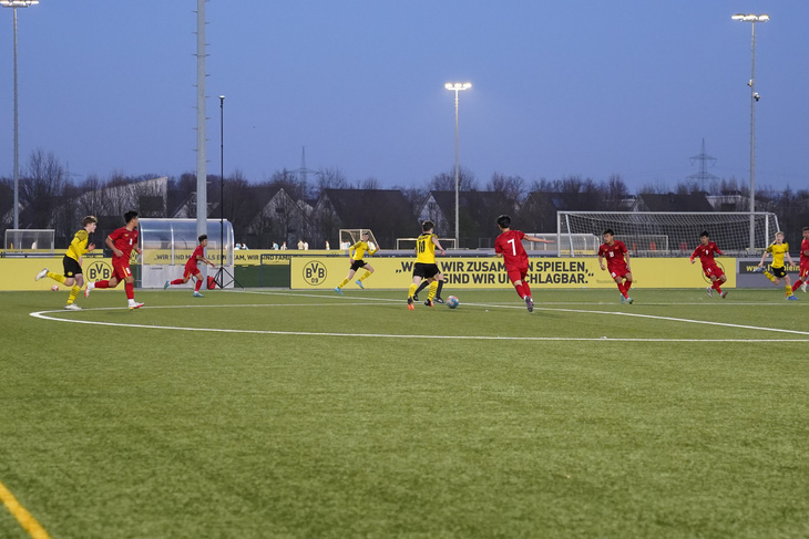 Tuyển U17 Việt Nam hòa 2-2 trước chủ nhà U16 Borussia Dortmund - Ảnh 2.