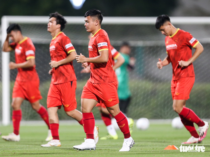 Văn Xuân và Tiến Linh chấn thương, tuyển Việt Nam sang Nhật với 19 cầu thủ - Ảnh 1.