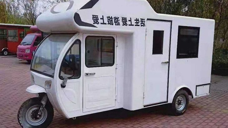 Những chiếc motorhome kỳ lạ nhất thế giới: Độ từ máy bay, lâu đài và cả du thuyền - Ảnh 10.