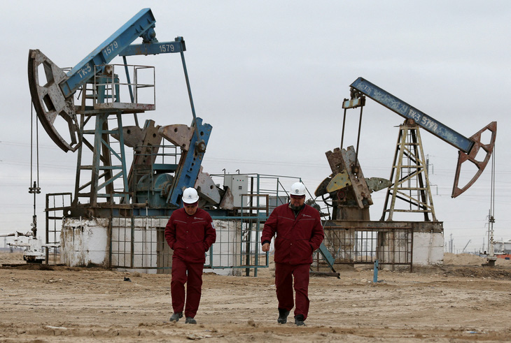 Giá dầu thế giới giảm, chứng khoán tăng sau đàm phán Nga - Ukraine - Ảnh 1.