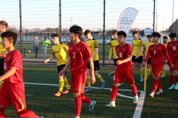 U17 Việt Nam và tuần tập huấn đáng nhớ tại Dortmund - Ảnh 1.