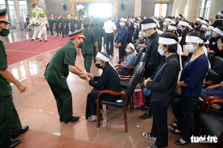 Lễ viếng Trung tướng Lê Nam Phong, nguyên hiệu trưởng Trường Sĩ quan Lục quân 2 - Ảnh 4.