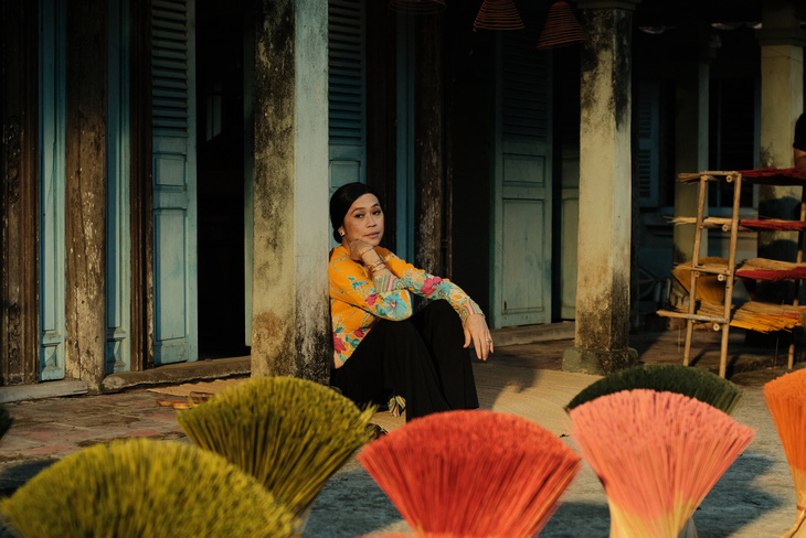 Thùy Tiên phủ nhận việc làm đại sứ kem trộn, Hoài Linh đóng phim Mến gái miền Tây - Ảnh 2.