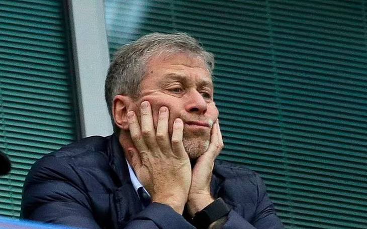 Tỉ phú Abramovich chính thức rao bán Chelsea