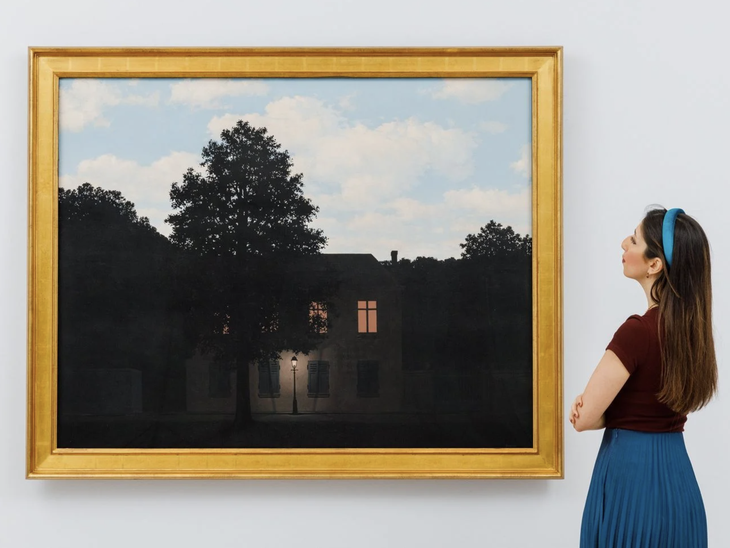 Tác phẩm siêu thực của danh họa Rene Magritte đạt mức giá cao kỷ lục với 68,9 triệu USD - Ảnh 1.