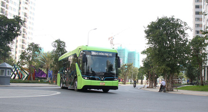 TP.HCM chạy tuyến xe buýt điện đầu tiên từ ngày 9-3 - Ảnh 1.