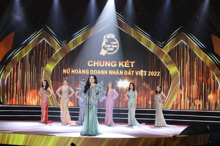 Nguyễn Thị Thanh Thúy đăng quang Nữ hoàng Doanh nhân đất Việt 2022 - Ảnh 1.