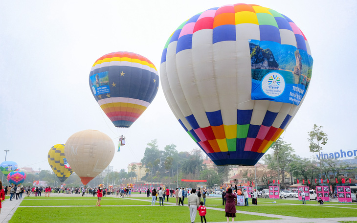 Lễ hội khinh khí cầu quốc tế tô điểm vẻ đẹp núi rừng Đông Bắc