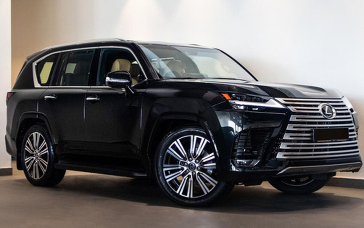 SUV hạng sang Lexus LX 600 2022 thông quan tại Việt Nam