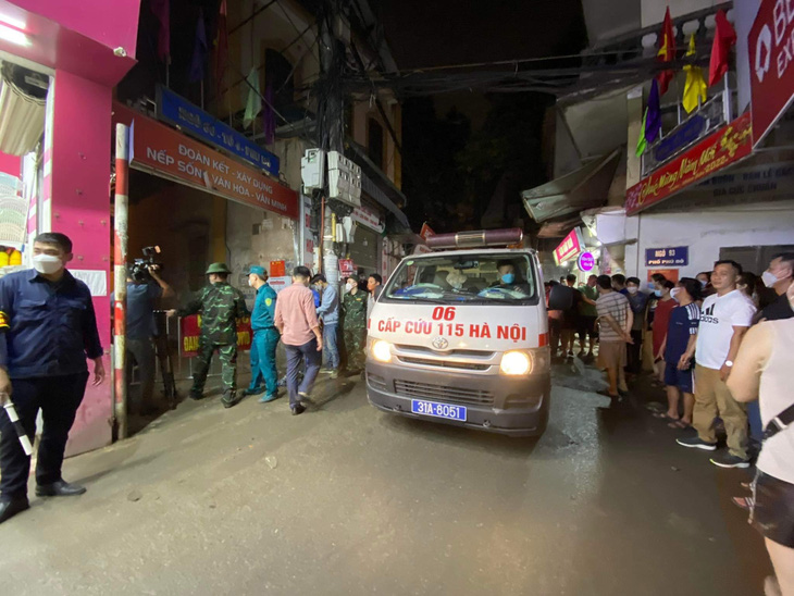 Cháy nhà trọ ở Hà Nội, cứu  được 7 người, 1 người tử vong - Ảnh 2.