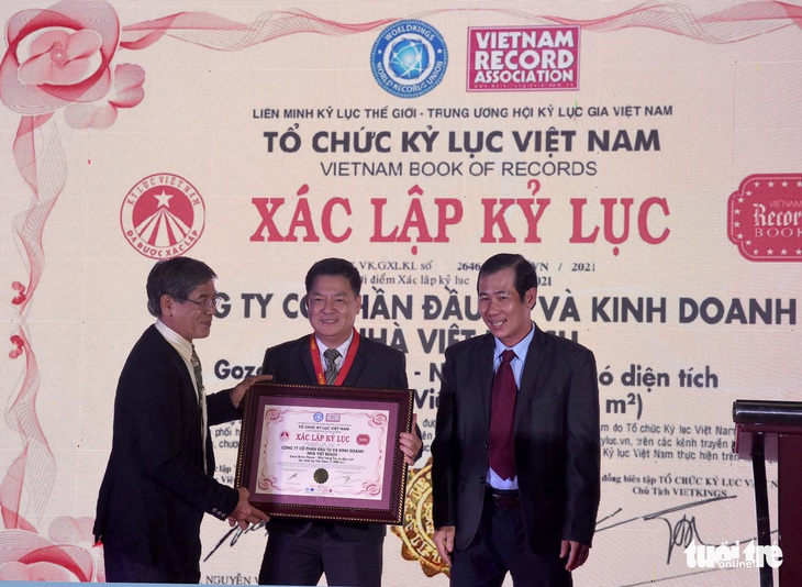 Trao bằng xác lập kỷ lục nhà hàng tre lớn nhất Việt Nam - Ảnh 2.
