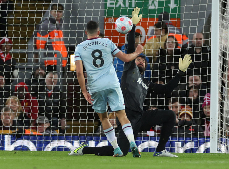 Mane tỏa sáng, Liverpool còn kém Man City 3 điểm - Ảnh 2.