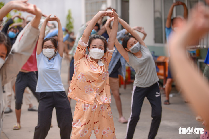 Thay đổi hàng loạt quan điểm về chống dịch, tiến tới xem COVID-19 là bệnh đặc hữu - Ảnh 1.