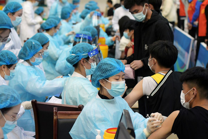 Omicron lây nhiễm trong học sinh ở Thanh Đảo, Trung Quốc - Ảnh 1.