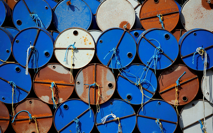 Nga cảnh báo giá dầu có thể lên đến 300 USD/thùng nếu EU 
