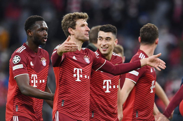 Lewandowski lập hat-trick, Bayern vào tứ kết Champions League bằng trận đại thắng - Ảnh 3.